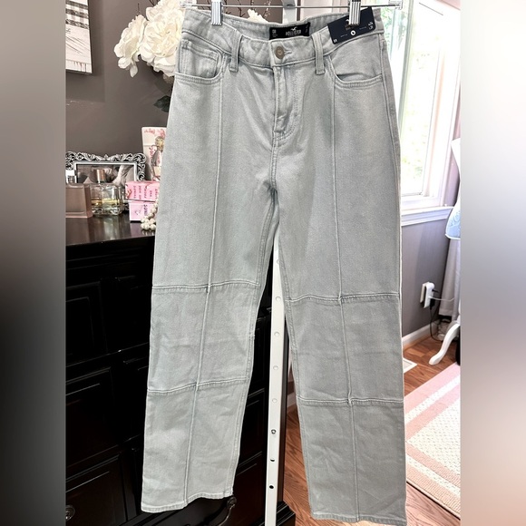 Hollister Low-Rise Dad Jeans – Size 0R (W24 L31) | Light Wash Panel Denim - Picture 12 of 16